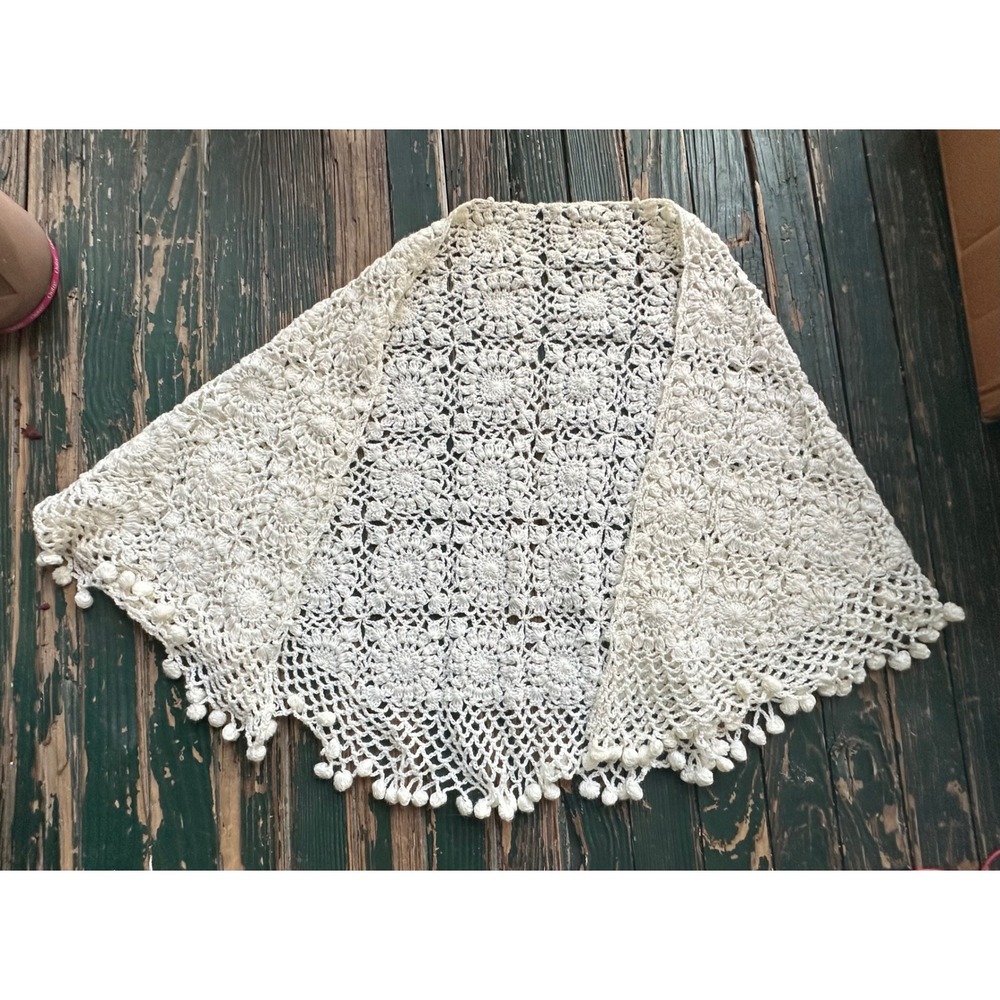 Vintage Handmade Crochet Floral Medallion Shawl Ivory Pom Pom Fringe Wrap